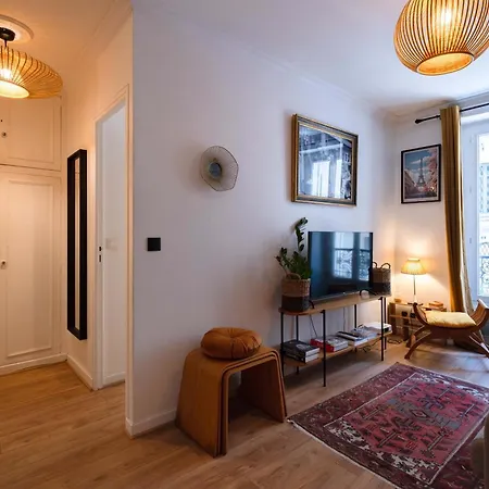 Typical Flat Eiffel Tower 4 Guests Paris